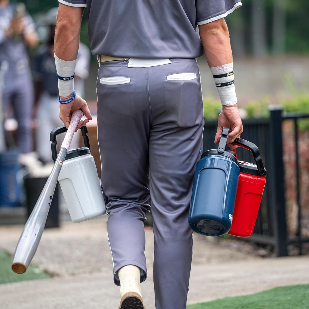 YETI Silo Half Gallon Insulated Chug Cap Water Jug – Leakproof, Lightweight Sports Bottle with Fence Hook Handle – Keeps Drinks Ice-Cold – Ideal for Gym, Sports & Tournaments, White